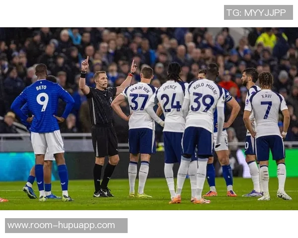 热刺希望续约范德芬但球员对现状不满弗兰克难以掌控局面